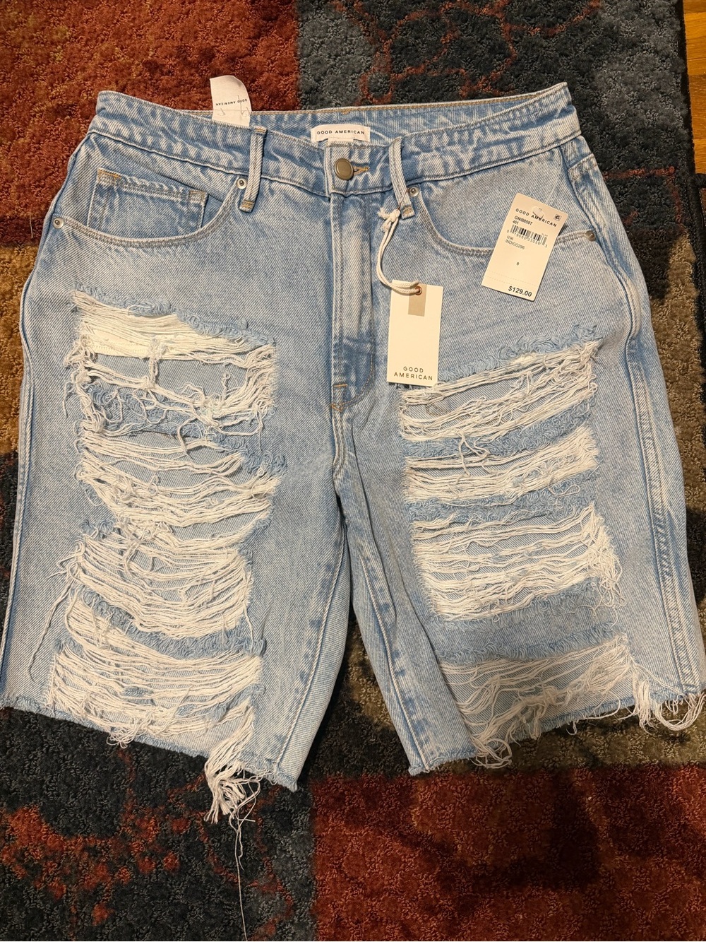 NWT Good American Light Wash Distressed Denim Shorts size 8